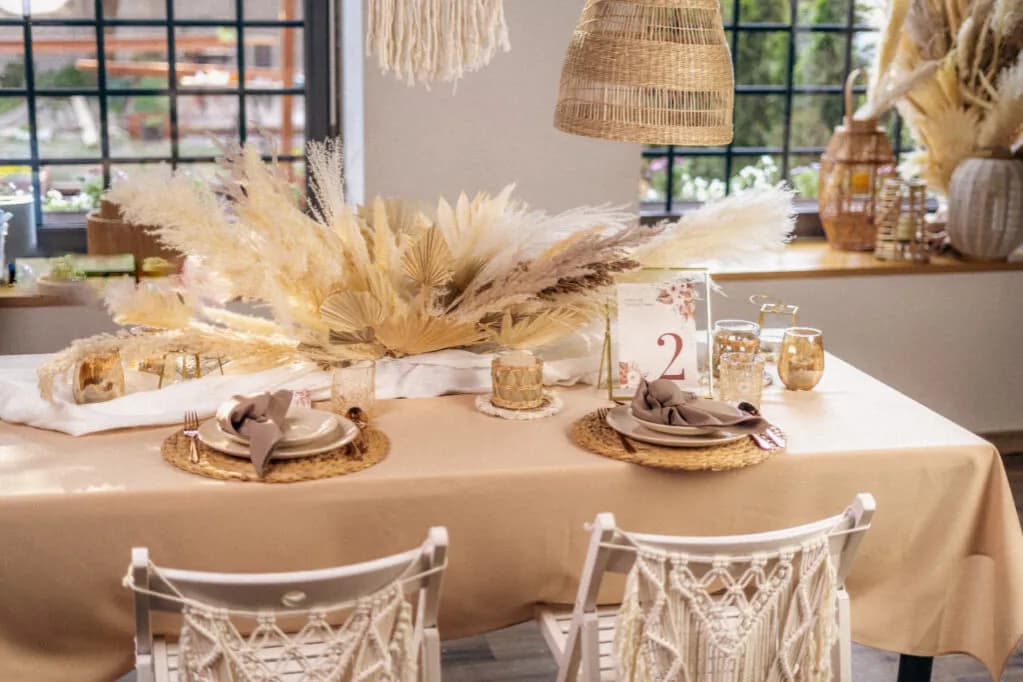 Jak udekorować stół na przyjęcie - proste pomysły na wyjątkową aranżację