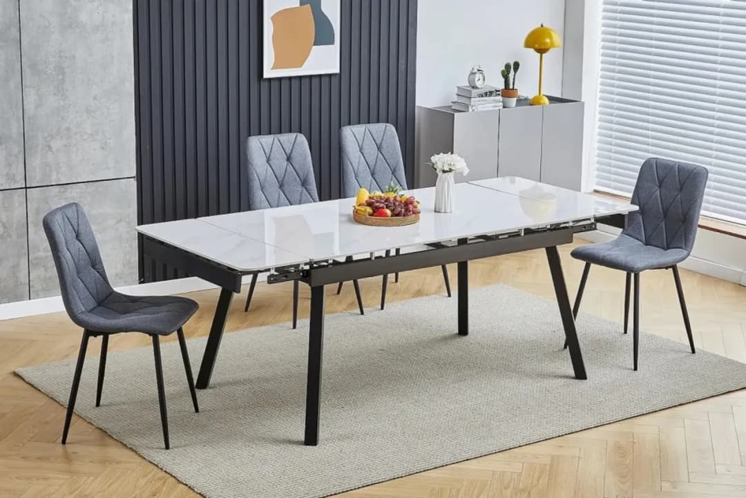 Jak ozdobić ścianę w kuchni przy stole - praktyczne i stylowe pomysły