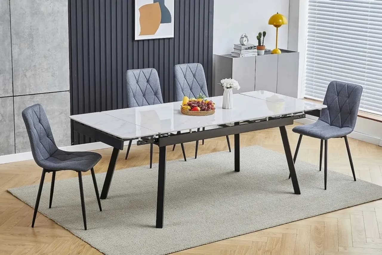 Jak ozdobić ścianę w kuchni przy stole - praktyczne i stylowe pomysły