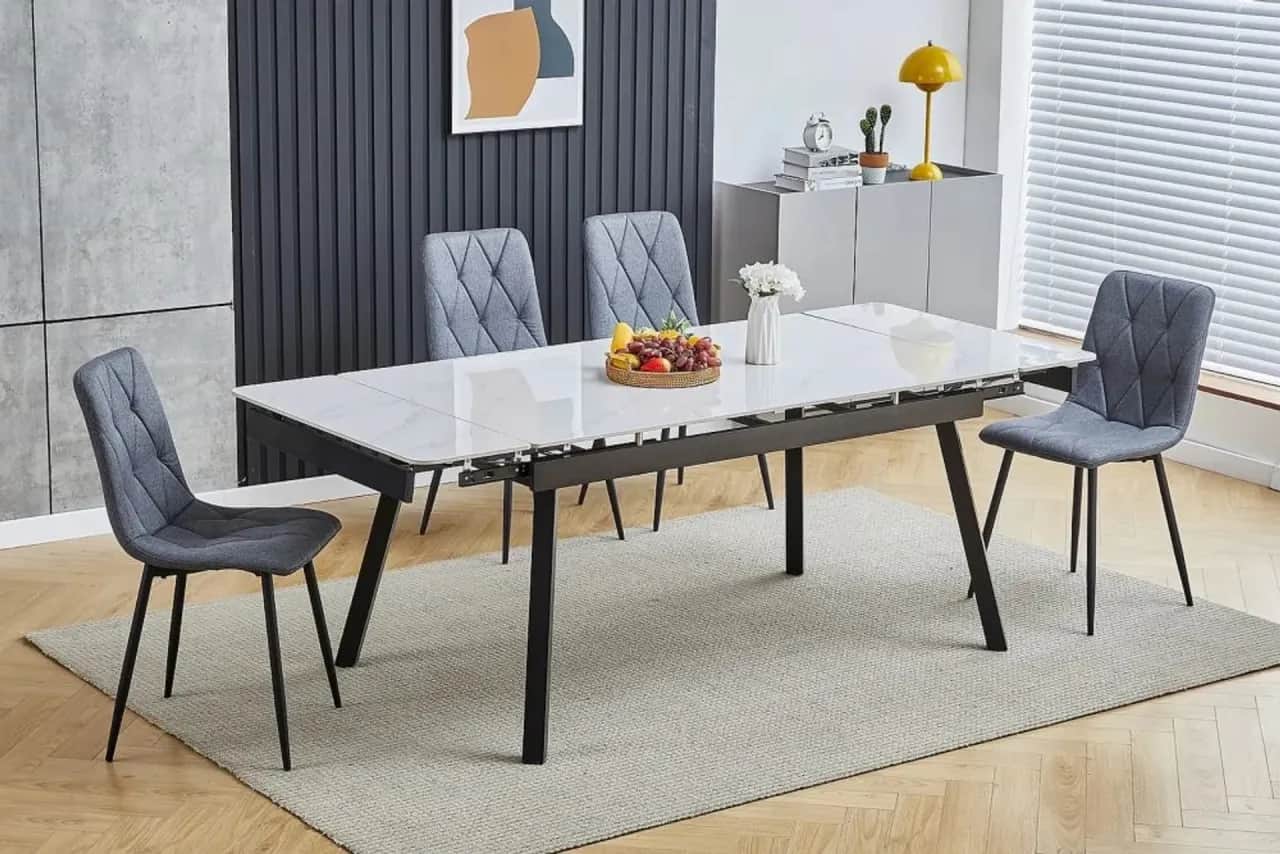 Jak ozdobić ścianę w kuchni przy stole - praktyczne i stylowe pomysły