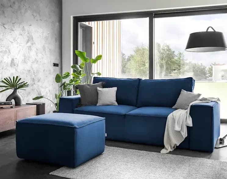 Jaki fotel do granatowej kanapy? Odkryj idealne połączenia kolorów