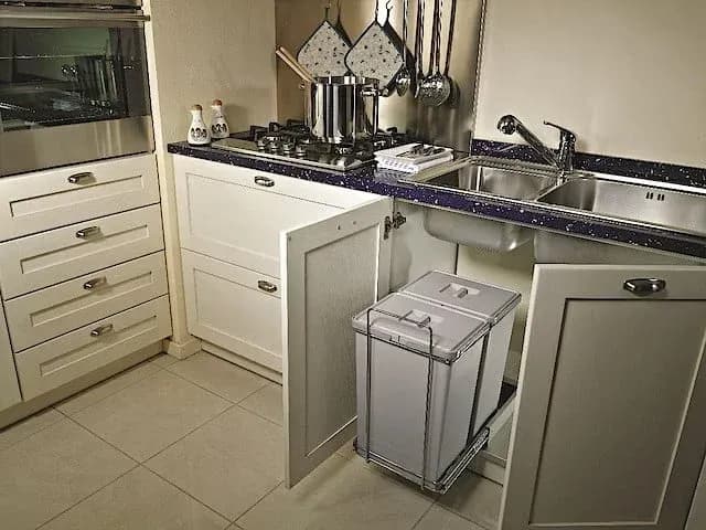 Jak zamontować kosz na śmieci w szafce i uniknąć najczęstszych błędów