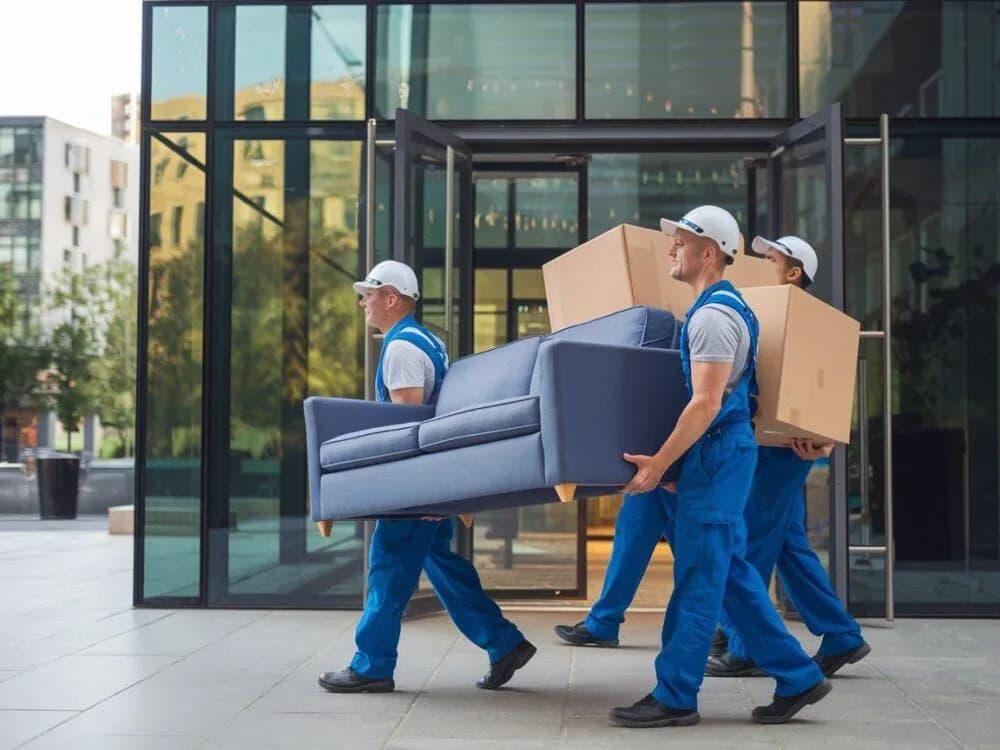 Ile kosztuje wyniesienie mebli z mieszkania? Sprawdź ukryte koszty